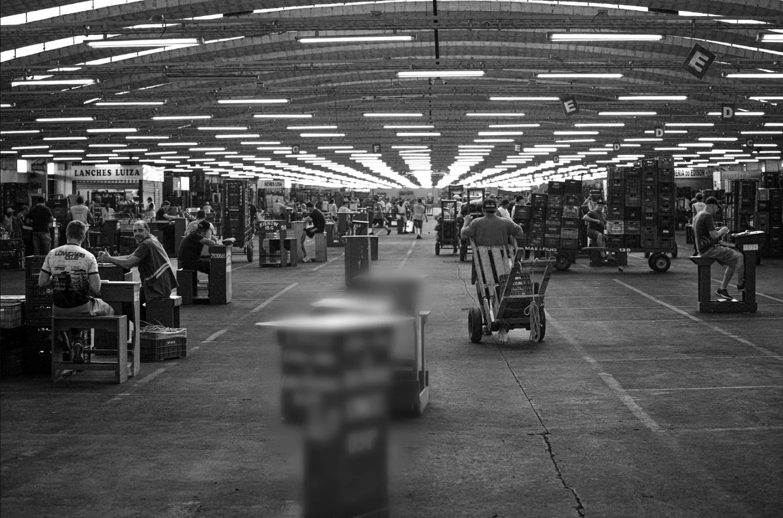 Interior de uma central de abastecimento em operação